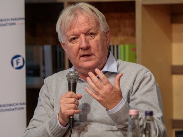 Závecz Tibor